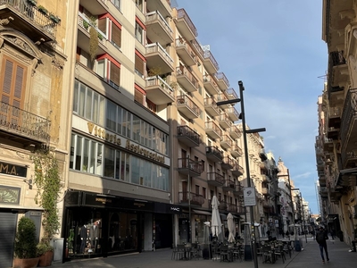 Quadrilocale in Affitto a Bari, 1'800€, 140 m², arredato