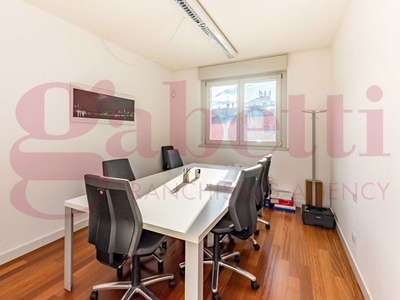 Ufficio in Affitto a Bergamo, 2'000€, 139 m², arredato