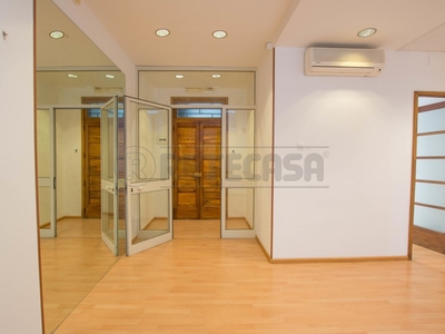 Ufficio in Affitto a Messina, 1'200€, 150 m²