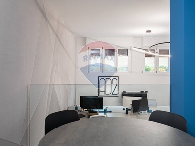 Ufficio in Affitto a Monza, zona Amati, 900€, 70 m², arredato