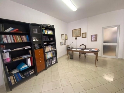 Ufficio in Vendita a Livorno, 90'000€, 65 m²