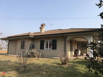 Villa in Vendita in a Alessandria