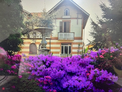 Villa in Vendita in Strada al masarone 35 a Biella