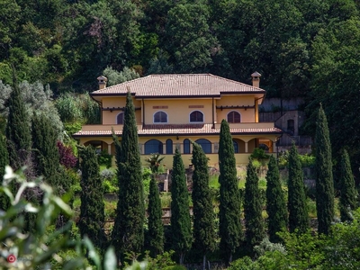 Villa in Vendita in Strada Comunale di Monteverde 18 a Carrara
