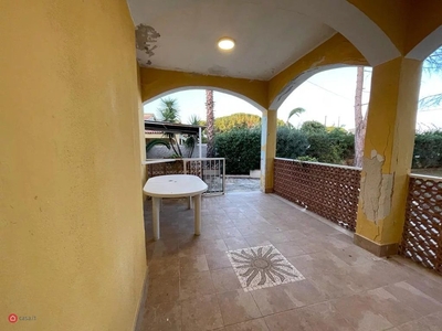 Villa in Vendita in Traversa Renella a Siracusa