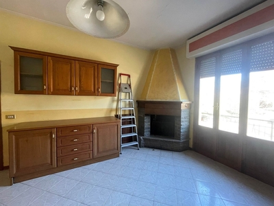 Appartamento a Castelfranco Piandiscò, 5 locali, 2 bagni, 120 m²