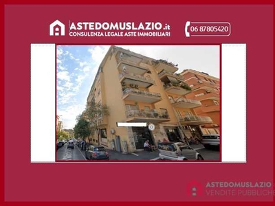 Appartamento in Vendita a Roma Via Rosa Govona