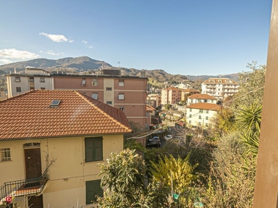 Appartamento in Vendita in Via Val D'Astico 33 a Genova