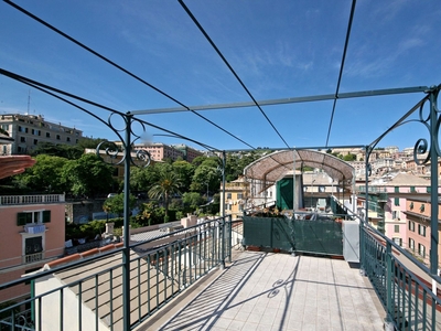 Attico / Mansarda / Loft 3 locali di 85 m² a Genova