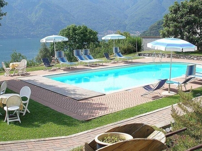 Casa Panorama Undici: Un luminoso e allegro appartamento situato a breve distanza dalle sponde del lago di Como.