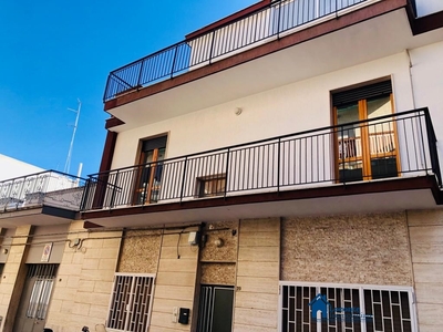 Casa semindipendente a Capurso, 3 locali, 1 bagno, 100 m², terrazzo