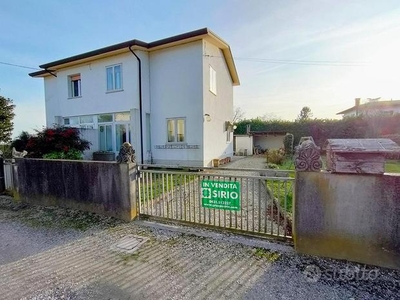 Casa tricamere con giardino