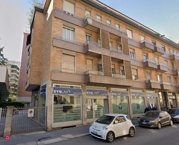 Negozio/Locale commerciale in Vendita in Via Costanza 3 a Milano