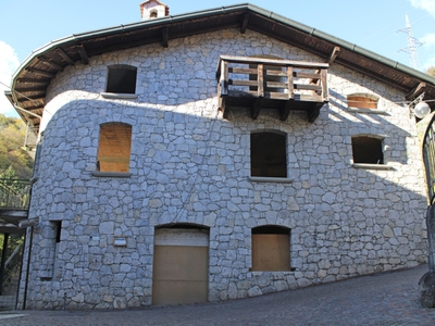 Palazzo in Via Ponte, Malegno, posto auto, 400 m², terrazzo in vendita