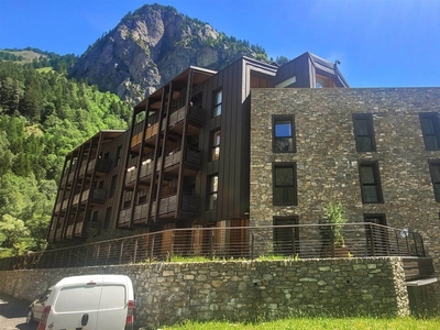 Trilocale in Strada Larzey-Entrèves, Courmayeur, 2 bagni, 71 m²