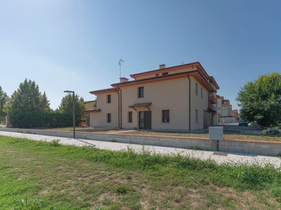 Villa bifamiliare in vendita a San Pietro In Casale