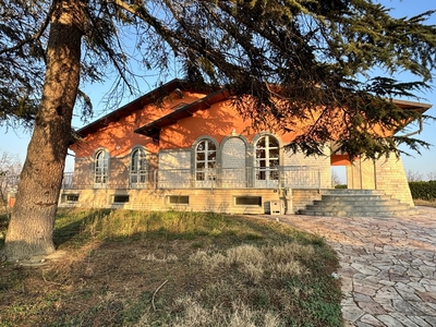 Villa con giardino a Castelnuovo Don Bosco