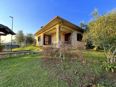 Villa in vendita a Monticelli Brusati