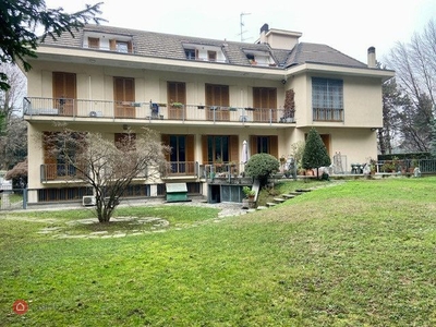 Villa in Vendita in Via degli Odescalchi a Milano