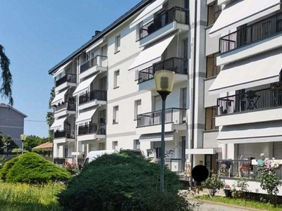 Appartamento a Giussano, 6 locali, garage, 90 m² in vendita
