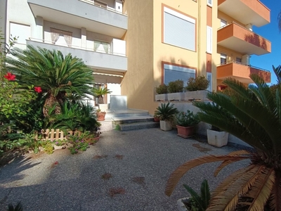 Appartamento in Dei Pini, Otranto, 5 locali, 2 bagni, giardino privato