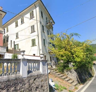 Appartamento in Frazione Piana Battolla Via A. Moro 85, Follo, 3 bagni