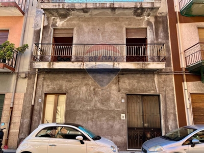 Appartamento in Vendita in Via Turi D'Agostino 48 a Aci Catena