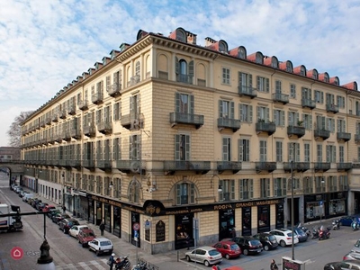 Appartamento in Vendita in Piazza Giuseppe Luigi Lagrange 2 a Torino