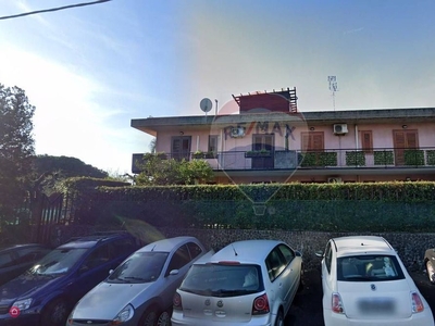 Appartamento in Vendita in Via Capomulini 14 a Acireale