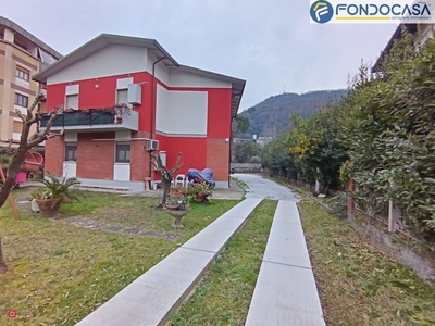 Appartamento in Vendita in Via Carriona a Carrara