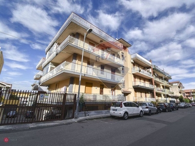 Appartamento in Vendita in Via Giacomo Matteotti 40 a Aci Catena