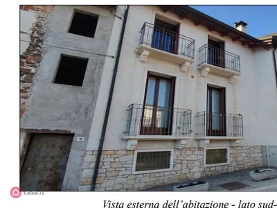 Appartamento in Vendita in Via Zenari 11 a Chiampo