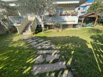 Appartamento in Vendita in Viale Galileo Galilei a Carrara