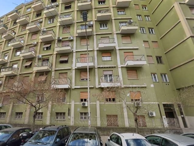 Appartamento in Via Aquilonia 4, Roma, 6 locali, 1 bagno, 96 m²