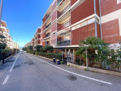 Appartamento in Via Budapest, Cagliari, 5 locali, 2 bagni, posto auto