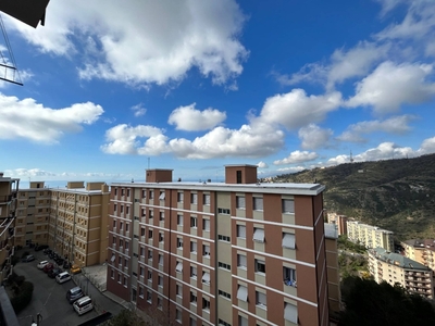 Appartamento in Via Fumagalli, Genova, 6 locali, 1 bagno, 95 m²