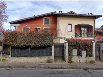Villa a schiera in Via Verona 1, Cantù, 5 locali, 2 bagni, garage