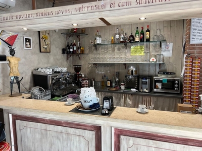 Bar in Vendita in Via Alessandro Manzoni 2 a Soave