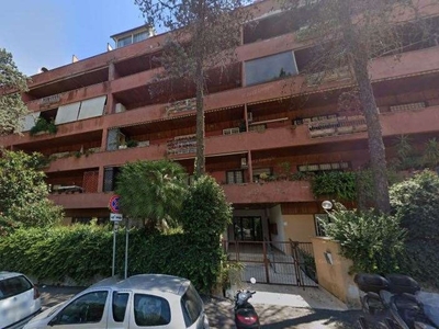 Bilocale in Via Pieve di Cadore 33, Roma, 1 bagno, 45 m², ascensore