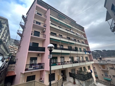 Bilocale, via Enrico Hilyer Giglioli, quartiere Marassi, Genova