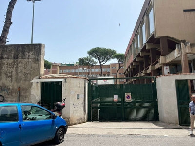 Box/Garage 20mq in vendita a Napoli