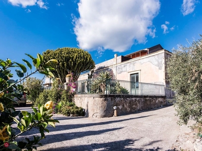 Casa Bi/Trifamiliare in Vendita in Contrada tre fontane a Paternò