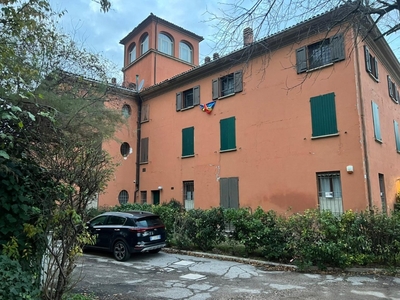 Casa indipendente a Casalecchio di Reno, 8 locali, 3 bagni, posto auto