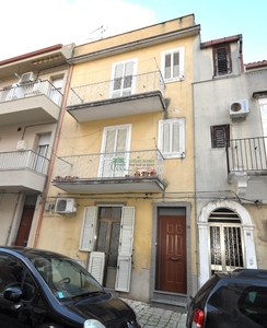 Casa indipendente a Ragusa, 6 locali, 3 bagni, arredato, 185 m²