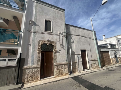 Casa indipendente a Valenzano, 3 locali, 1 bagno, 140 m², abitabile