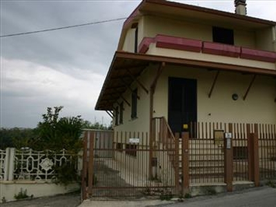 Casa indipendente in vendita a Chieti Periferia