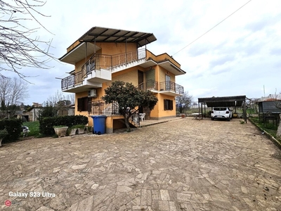 Casa indipendente in Vendita in Strada Monfalcone 3 a Latina