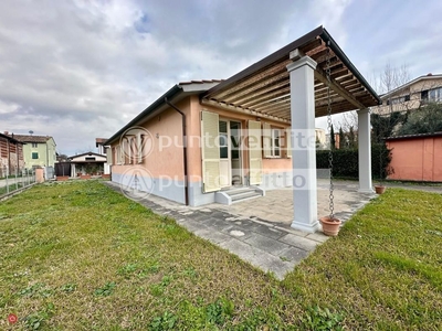 Casa indipendente in Vendita in Via Nottolini 55100 a Lucca