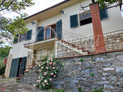 Casa indipendente in Vendita in Via per Pieve di Brancoli 5923 a Lucca