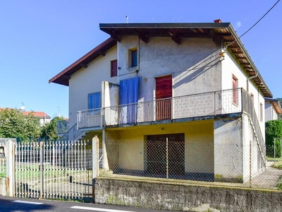 Casa Indipendente in vendita in Via San Giovanni da Meda, Como